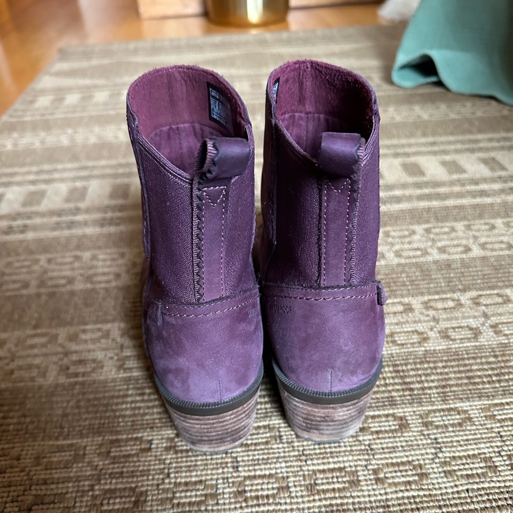Teva boots in purple